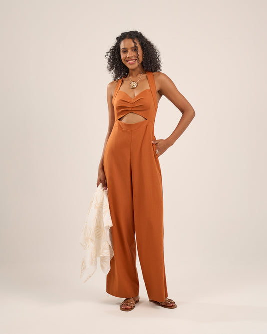 MACACÃO FRENTE ÚNICA DECOTE FRANZIDO MARROM