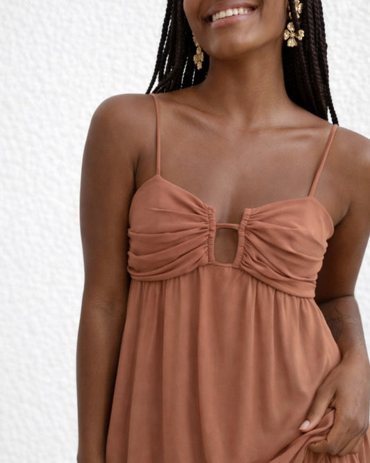 VESTIDO LONGO ABERTURA BUSTO MOMOU (MARROM)