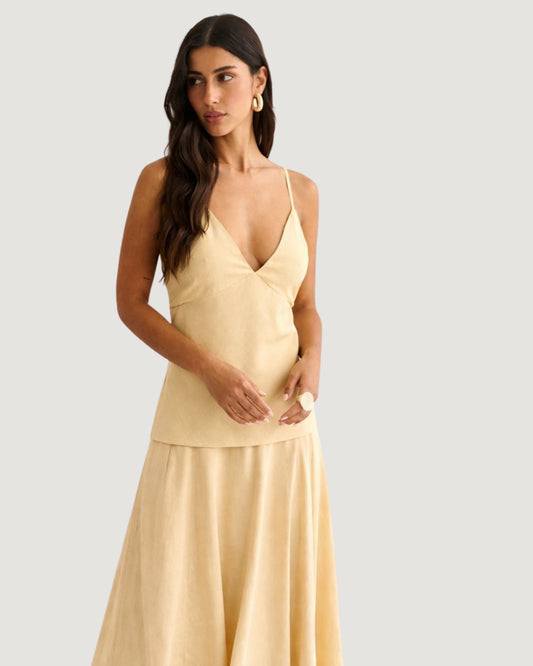 REGATA COM DECOTE V AMARELO