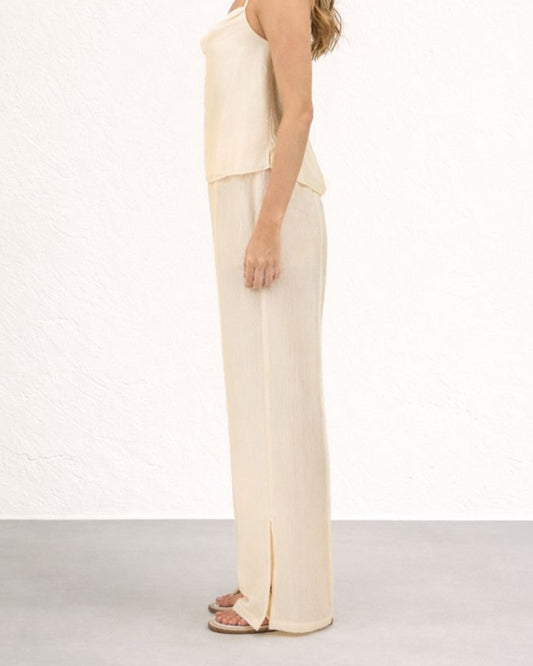 CALÇA COM FENDA ACETINADA BEGE