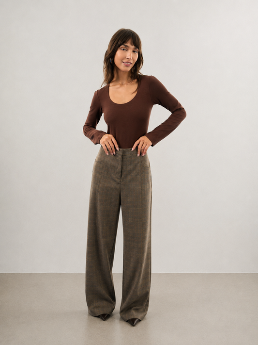 BODY COM DECOTE ARREDONDADO POUDRE DE CACAO (MARROM)