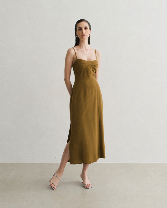 VESTIDO BUSTO ESTRUTURADO COM FENDA LATERAL HERBAL (VERDE)