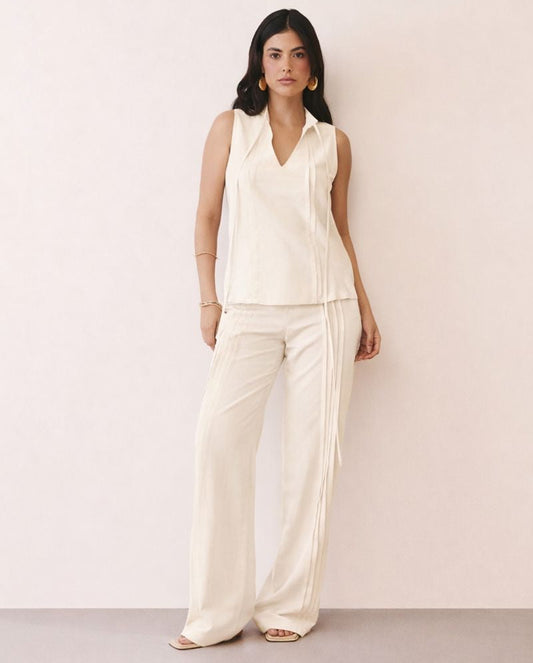 CALÇA COM PREGAS BEGE