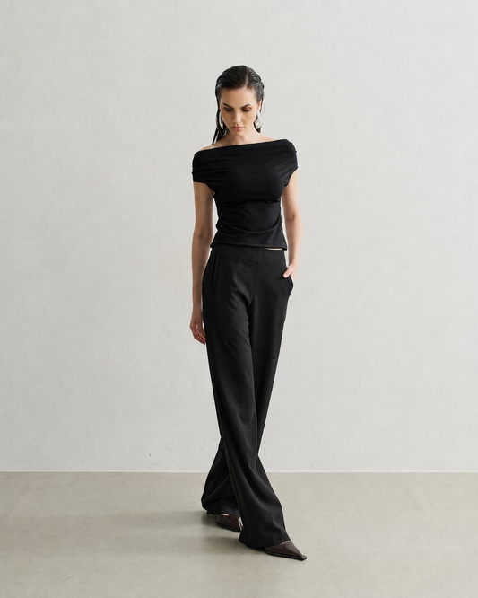 BLUSA DE MALHA DETALHE NO OMBRO PRETO