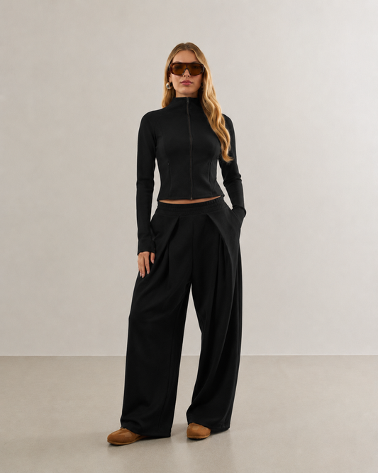 CALÇA DE MOLETOM COM PREGAS PRETO
