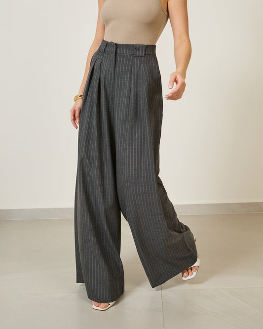 Calça Pantalona Risca de Giz Cinza
