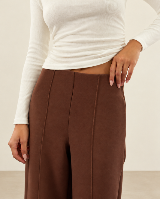 CALÇA MOLETOM RETA NERVURA MARROM