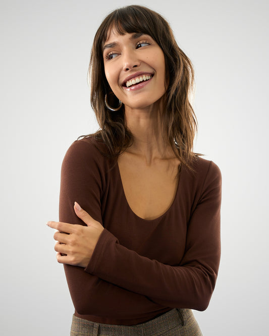 BODY COM DECOTE ARREDONDADO POUDRE DE CACAO (MARROM)