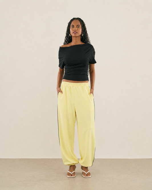 CALÇA DE MOLETOM CONTRASTE LATERAL AMARELO