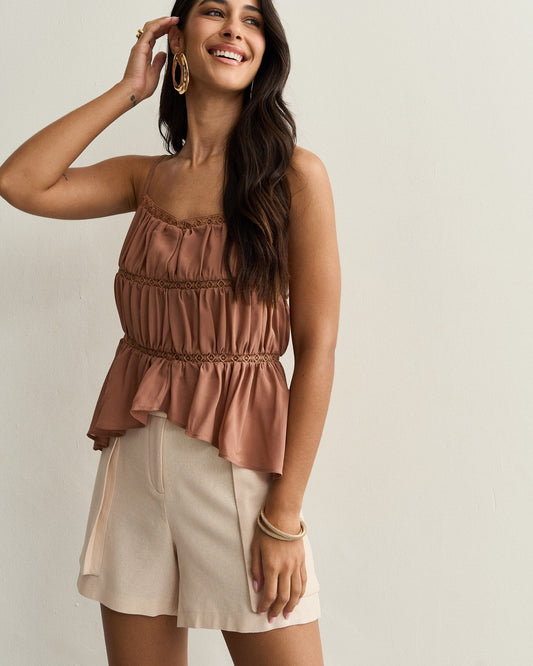 REGATA TRÊS MARIAS COM RENDA MARROM