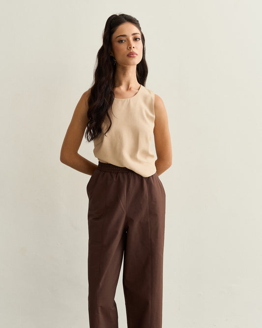 CALÇA COM BOLSOS MARROM