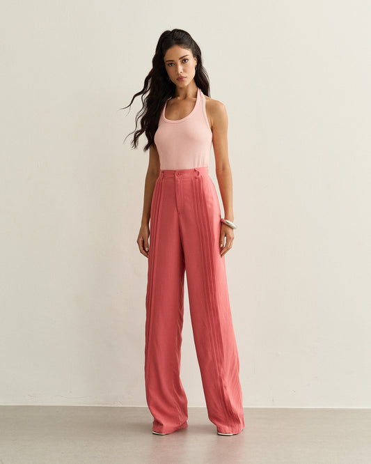 CALÇA COM PREGAS CORAL