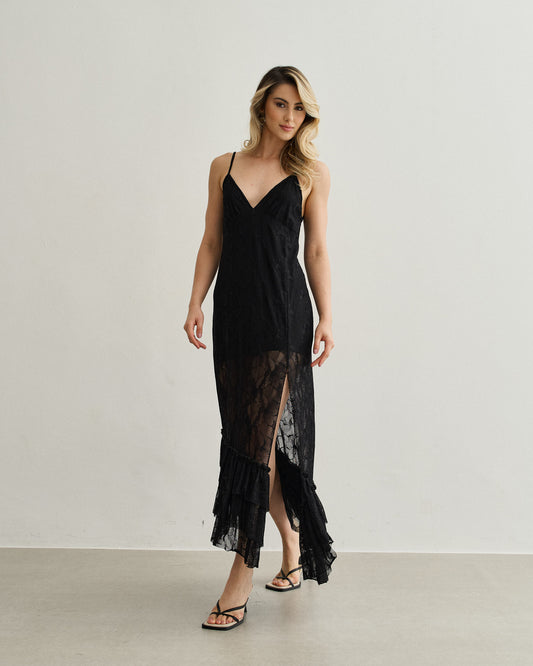 VESTIDO DE RENDA COM BABADOS PRETO