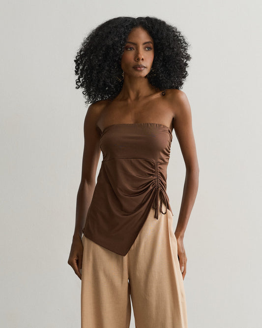 BLUSA TOMARA QUE CAIA FRANZIDA MARROM ESCURO
