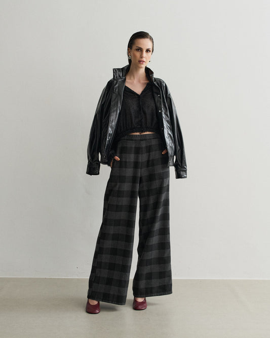 JAQUETA BOMBER EM COURO PRETO