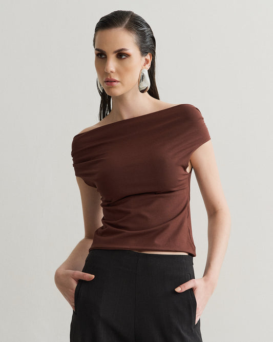 BLUSA DE MALHA DETALHE NO OMBRO POUDRE DE CACAO (MARROM)
