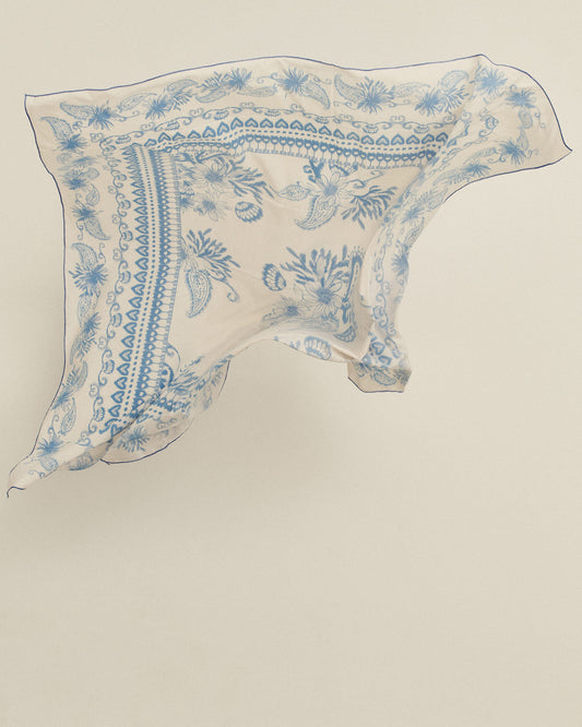 ACESSÓRIO LENÇO PAREÔ ESTAMPADO BRANCO E AZUL