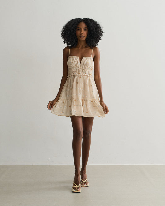 VESTIDO CURTO FRANZIDO COM BORDADOS BEGE