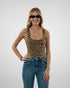 BODY ESTAMPADO DE MALHA CAMELLO (BEGE)