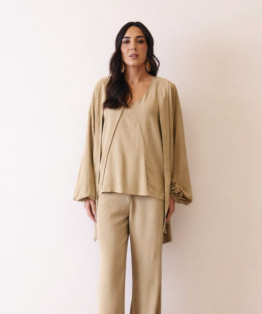 REGATA DETALHE FENDA LATERAL OCRE