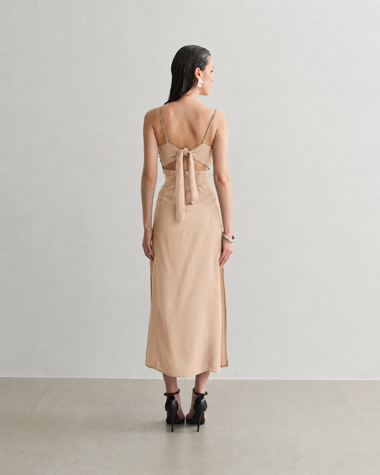 VESTIDO BUSTO ESTRUTURADO COM FENDA LATERAL BEGE