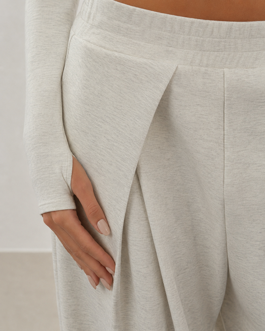 CALÇA DE MOLETOM COM PREGAS CINZA MESCLA
