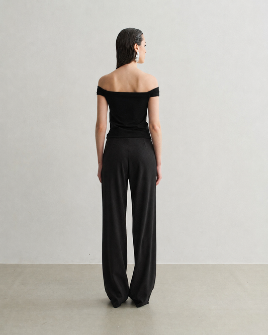 BLUSA DE MALHA DETALHE NO OMBRO PRETO