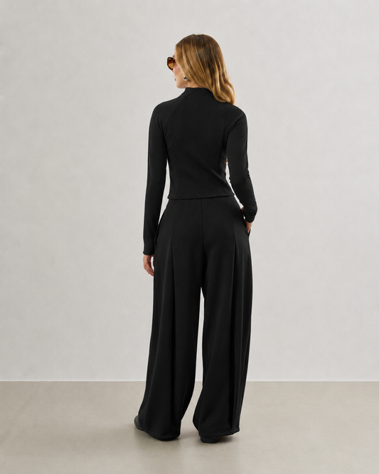 CALÇA DE MOLETOM COM PREGAS PRETO