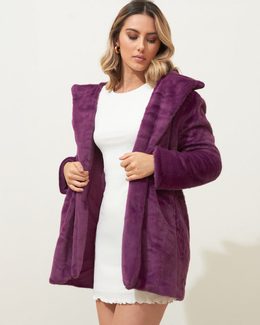 CASACO DE PELO COM BOLSO ROXO