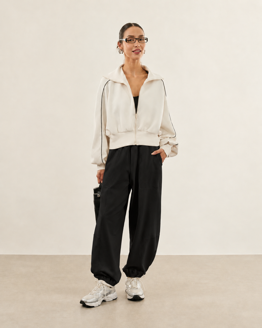 CALÇA DE MOLETOM COM RECORTES PRETO