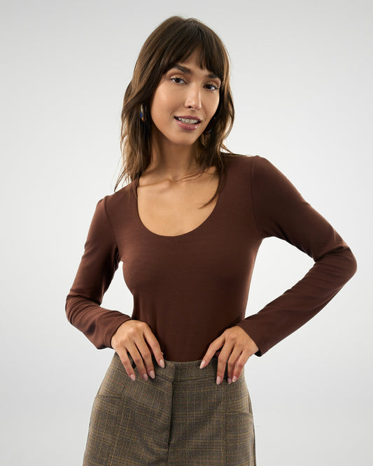 BODY COM DECOTE ARREDONDADO POUDRE DE CACAO (MARROM)