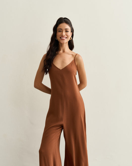 MACACÃO COM FENDAS LATERAIS MARROM