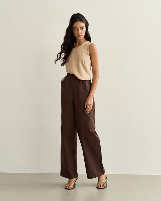 CALÇA COM BOLSOS MARROM