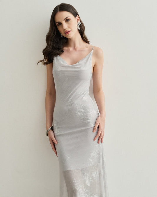 VESTIDO TULE COM DECOTE DEGAGÊ PRATA