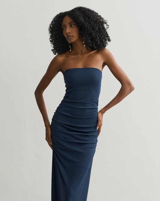 VESTIDO SEM ALÇAS FRANZIDO ABERTURA COSTAS AZUL MARINHO