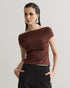 BLUSA DE MALHA DETALHE NO OMBRO POUDRE DE CACAO (MARROM)