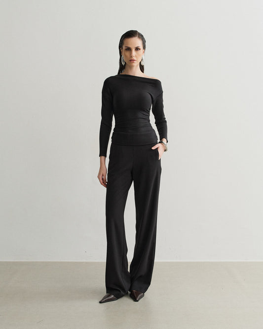 BLUSA DECOTE ASSIMÉTRICO PRETO
