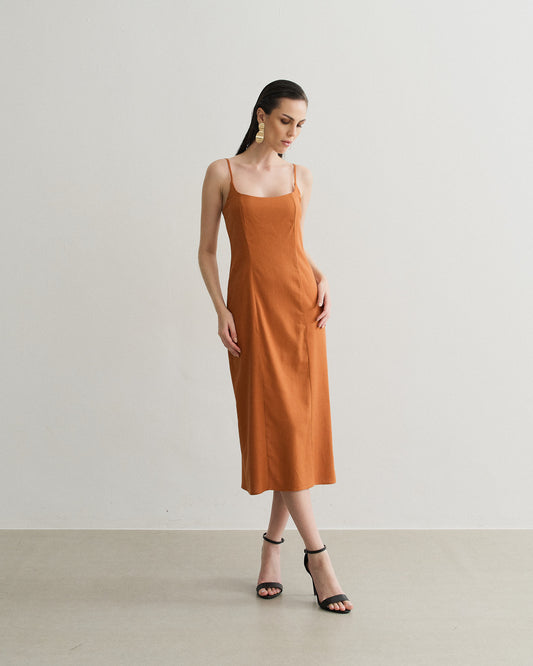 VESTIDO MIDI ALCINHA FENDA MARROM