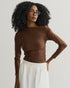 BLUSA DECOTE ASSIMÉTRICO MARROM