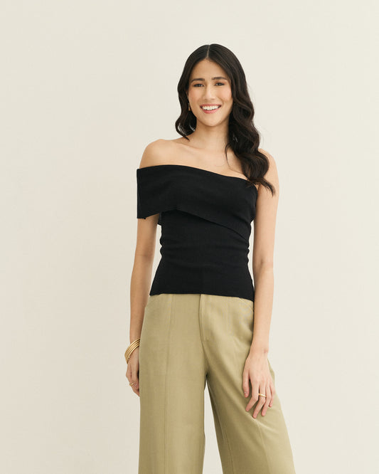 BLUSA TRICOT DECOTE ASSIMÉTRICO PRETO