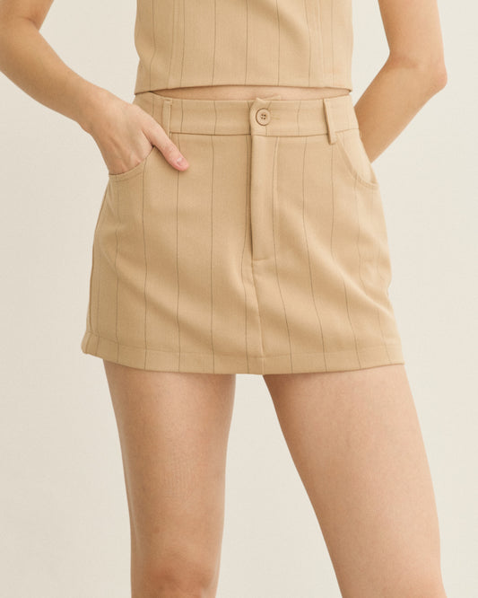 SHORTS SAIA CURTO RISCA DE GIZ CALCARIO (BEGE)