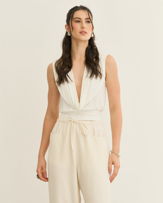 BLUSA SEM MANGAS COM DEGAGÊ LONGO OFF WHITE