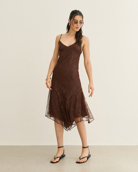VESTIDO MIDI RENDA ALCINHA ASSIMÉTRICO EXPRESSO (MARROM)