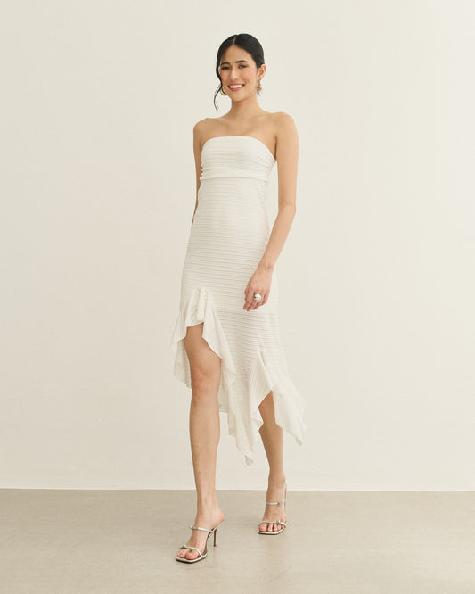 VESTIDO MIDI SEM ALÇAS BABADO ASSIMÉTRICO OFF WHITE