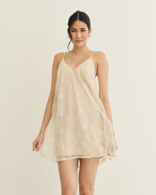 VESTIDO CURTO RENDA DECOTE V AREIA (BEGE)