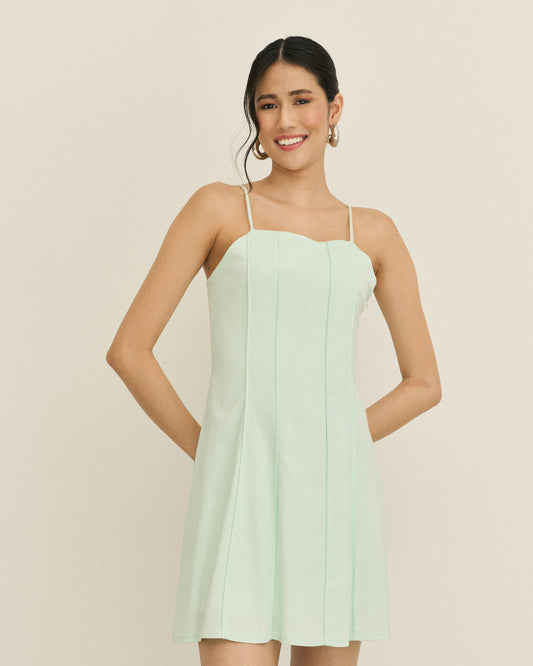 VESTIDO CURTO EVASÊ COM RECORTES VERDE