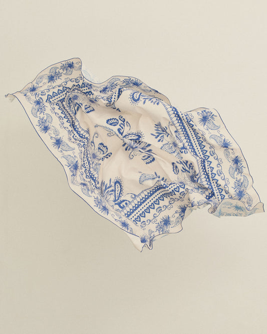 ACESSÓRIO LENÇO PAREÔ ESTAMPADO BRANCO E AZUL