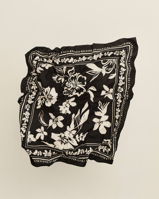 ACESSÓRIO LENÇO PAREÔ ESTAMPADO PRETO E BRANCO