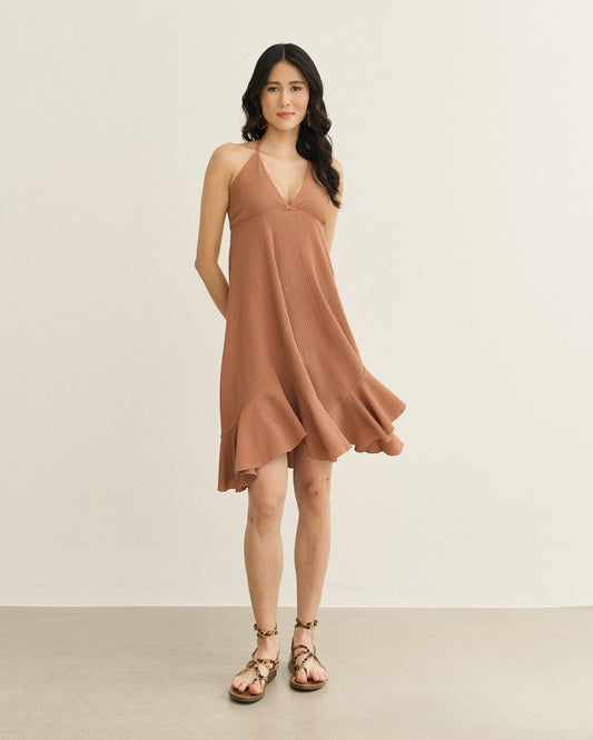 VESTIDO CURTO FRENTE U RECORTES E BABADOS MARROM