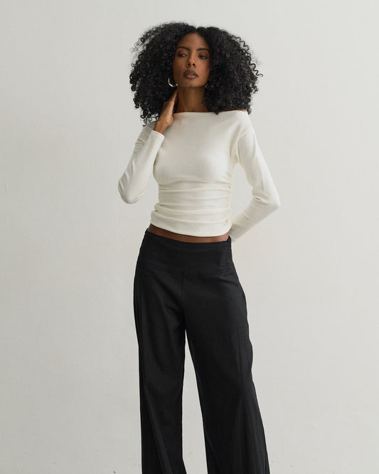 BLUSA DECOTE ASSIMÉTRICO OFF WHITE